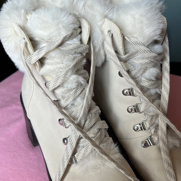 Snow bunny combat boots aspen faux white fur fluffy shoes lace up luxury ski - Picture 1 of 7